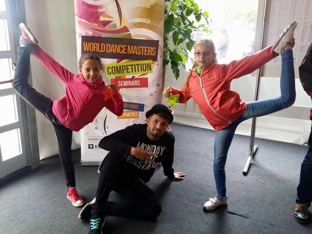 Au reprezentat România! Miruna și Alexandra (Gym Power Spider) din Botoșani, locul I la World Dance Masters 2015 - FOTO