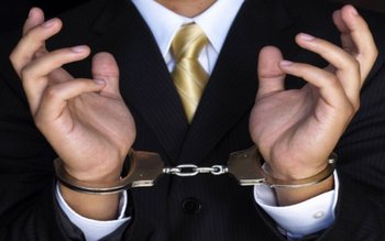 Tânăr din Botoșani încătușat de …