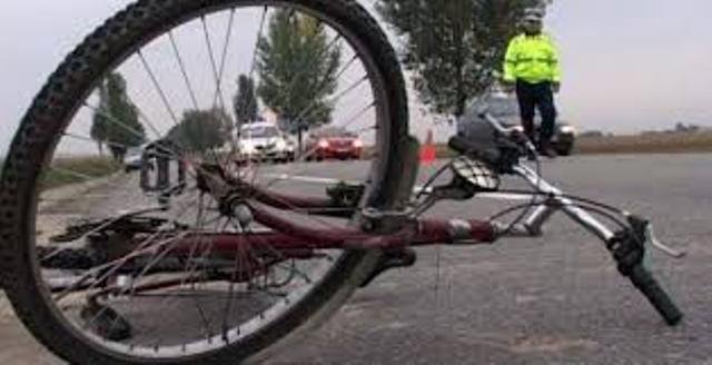 Un biciclist băut din Dorohoi s-a accidentat după ce a căzut pe carosabil