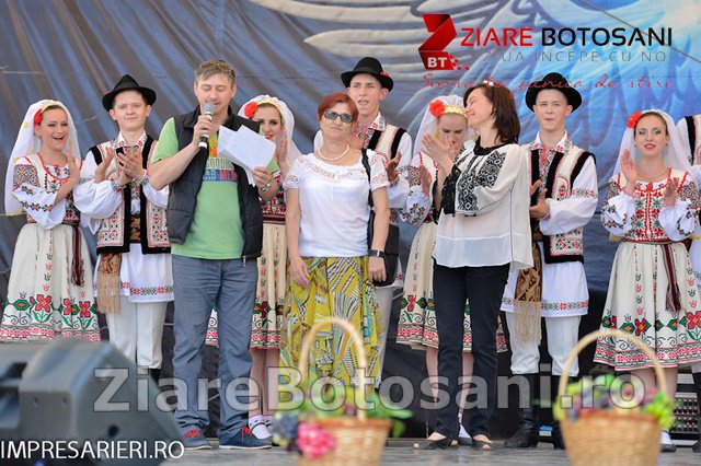 Clubul ARLECHIN a sărbătorit  Ziua Internaţională a Copiilor prin concursuri de dans, teatru de modă, biciclete, desene pe asfalt şi street - party - FOTO