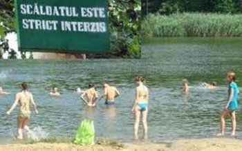 Scăldatul în locuri neamenajate pentru …