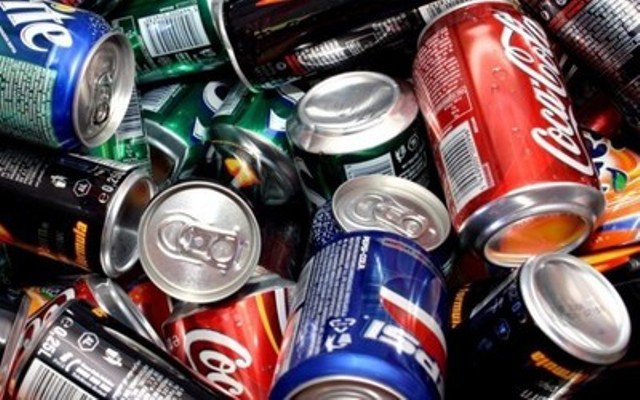 Proiect de lege: Băuturile acidulate, interzise în școli și în jurul lor
