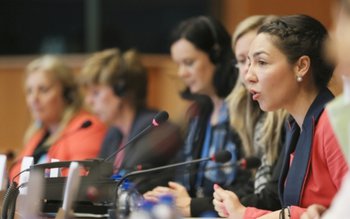 Claudia Ţapardel promovează la Bruxelles …