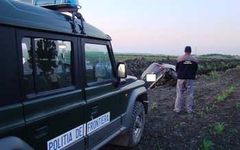 Au fugit de poliţiştii de …