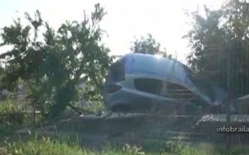 Șofer cascador! A zburat cu …