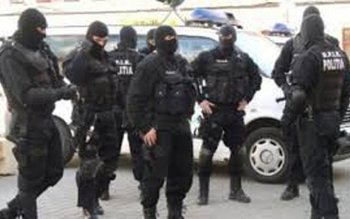 Percheziţii la două persoane din …