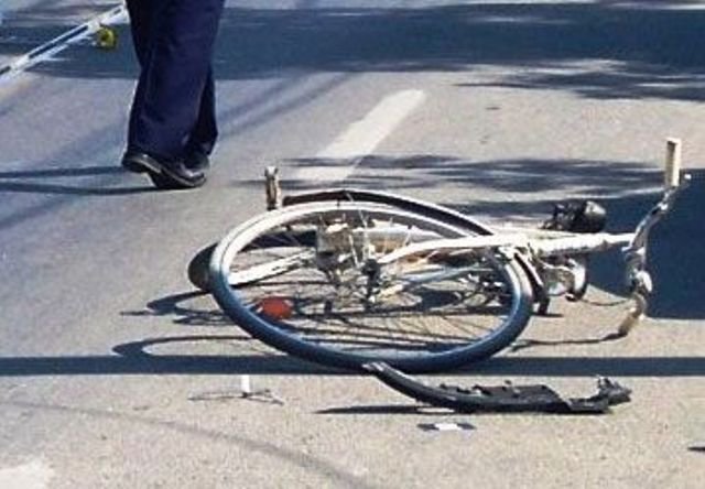 S-a urcat beat la volan și a lovit un biciclist