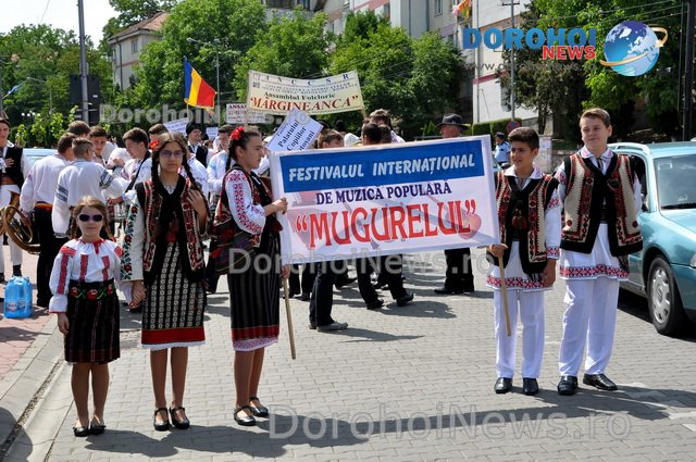 Parada Festivalului Internațional de muzică populară „Mugurelul” 2015 Dorohoi – VIDEO/FOTO