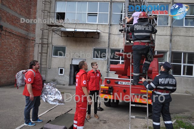 Vezi imagini spectaculoase de la exercițiul desfășurat la fabrica de confecții CONTED Dorohoi - VIDEO