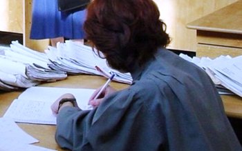 Salariile grefierilor arhivari ar putea …