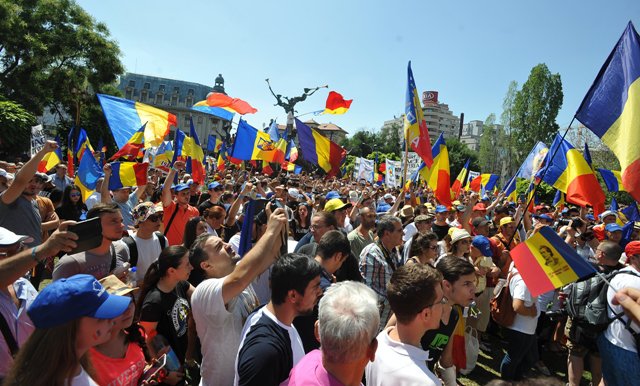Marșul lui Ștefan cel Mare - Președinția, Parlamentul și Guvernul, interpelate pentru Unire