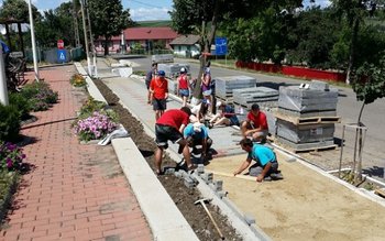 Străzile şi şcolile din Vlăsineşti, …