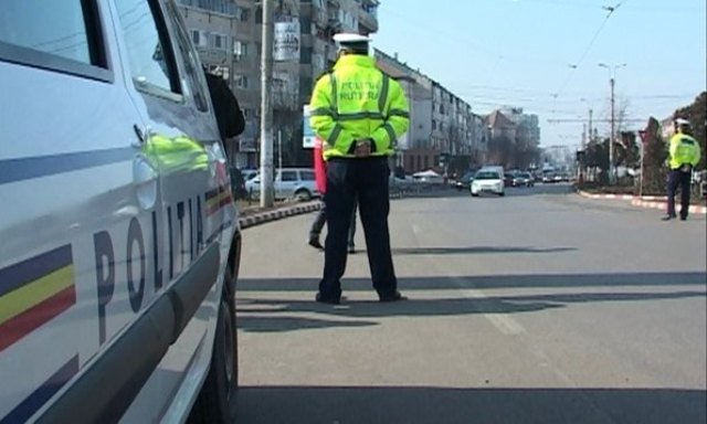 Un dorohoian a plecat cu mașina la plimbare deși avea permisul suspendat