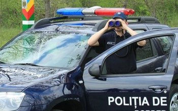 Autoturism „falsificat” oprit la graniţa …