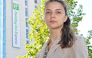 INCREDIBIL! Jignită și discriminată la …