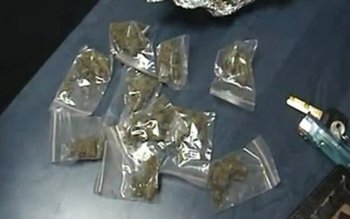 Poliţişti acuzaţi că au păstrat …