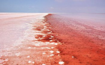 Semn apocaliptic? Un lac uriaș …