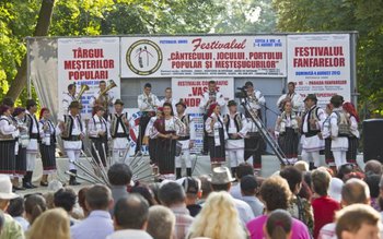 Botoșani: Festivalul cântecului, jocului, portului …