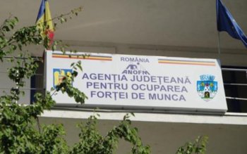 Peste două mii de persoane …