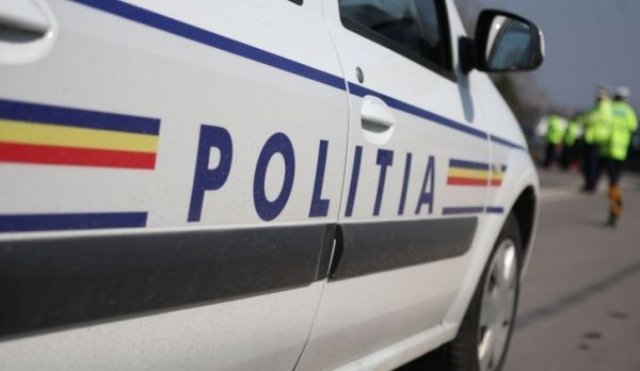 Tânăr depistat de polițiști pe o strada din Botoșani, în timp ce conducea o mașină neînmatriculată