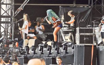 Delia a plătit mii de …