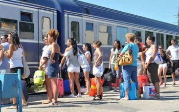 Pasagerii CFR pot călători cu …