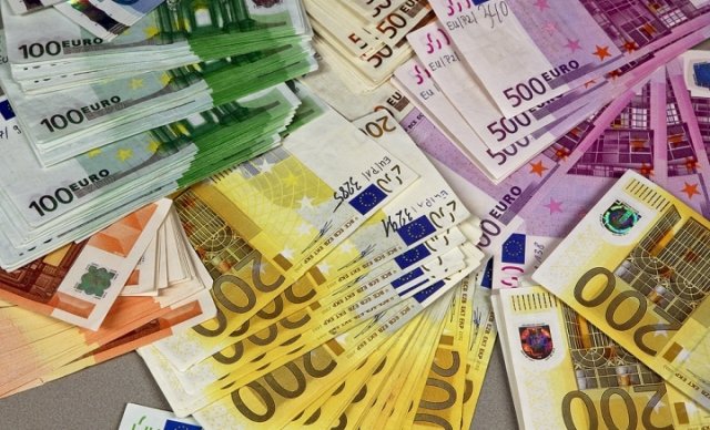 Povestea celei mai bogate femei din China: de la muncitoare în fabrică, la o avere de miliarde