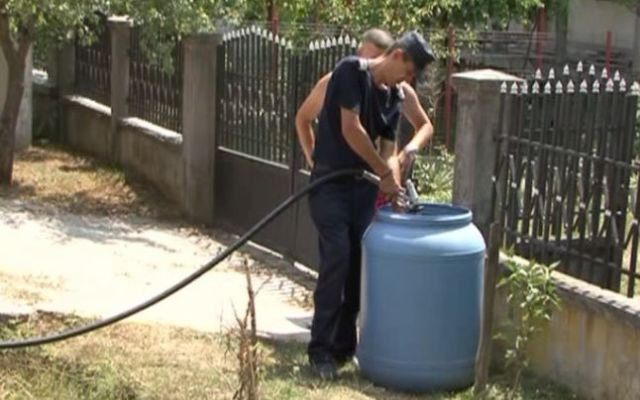 50 de tone de apă menajeră transportate de ISU Botoșani pentru animalele botoşănenilor
