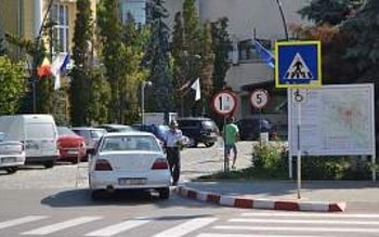 Primarul, prefectul şi consilierii din …