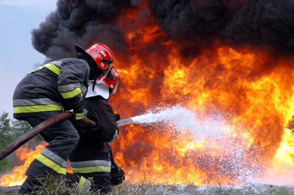 Săptămână de foc pentru pompierii botoșăneni: Aproape 200 de misiuni