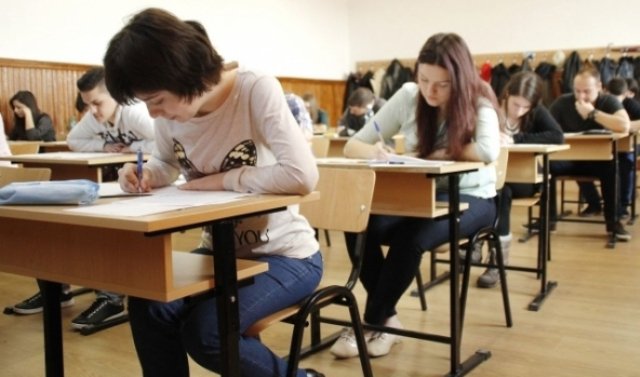 Schimbări majore în învăţământ. Ministerul Educaţiei pregăteşte surprize elevilor care dau examen anul viitor