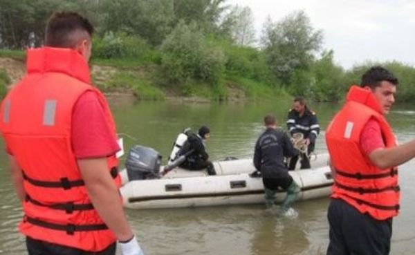 Trupul neînsufleţit al bărbatului din Cândești înecat în Siret recuperat de pompieri, după 14 ore