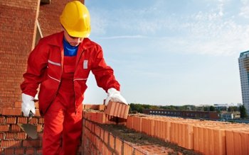 Muncitorii calificaţi în construcţii pot …