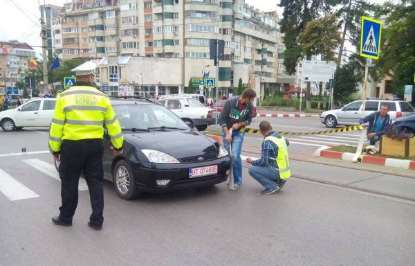 Femeie ajunsă la spital după ce a fost lovită pe trecerea de pietoni de un șofer neatent