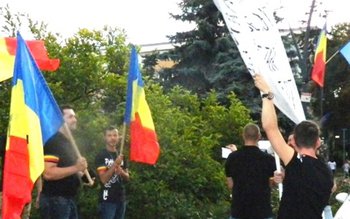 Un grup de tineri au …