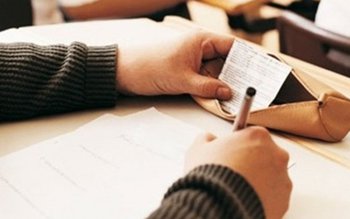 Doi elevi au fost eliminați …