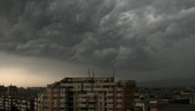 Anunţ de ultimă oră de la meteo. Furtuni şi grindină în județul Botoșani! A început!