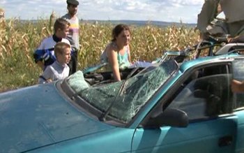 Accident cumplit! Maşină ruptă de …