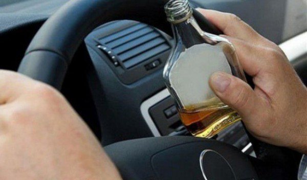 Mai multe persoane sancționate pentru conducere sub influenţa alcoolului pe drumurile publice