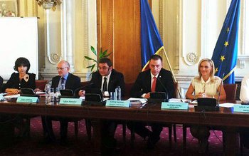 Asfaltarea drumului de pământ din …