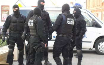 Percheziții domiciliare la două botoșănence …