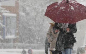 Lapoviță și ninsori, anunțate de …