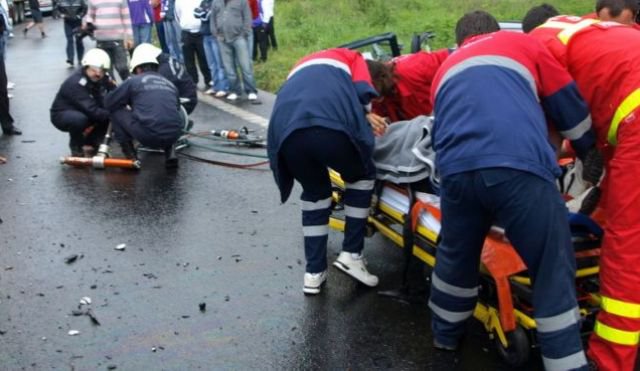 Trei botoșăneni răniți grav într-un accident la Câmpulung Moldovenesc