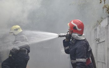 La un pas să rămână …