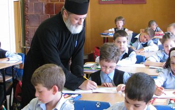 Prin ce trec elevii care …