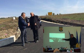 Complex cultural, drumuri asfaltate şi …