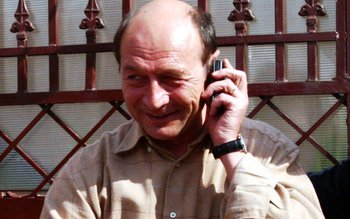 Băsescu a primit sute de …