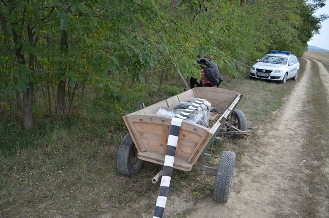 Ţigarete de contrabandă trecute cu lanseta peste râul Prut - FOTO