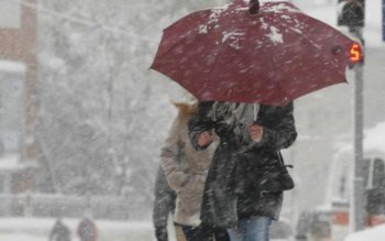 Trenuri blocate și localități fără …