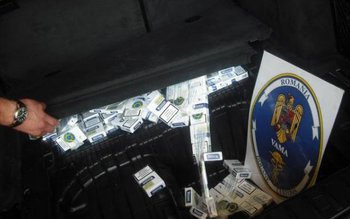 Autoturism „antifonat” cu ţigări de …